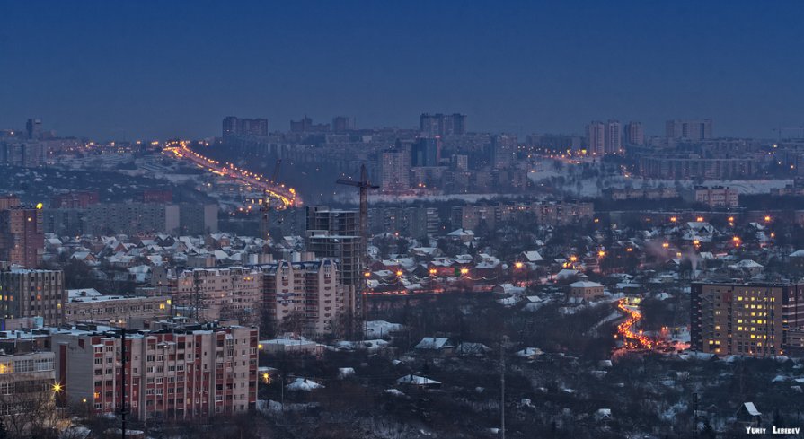 В полумраке голобого города - Юрий Лебедев