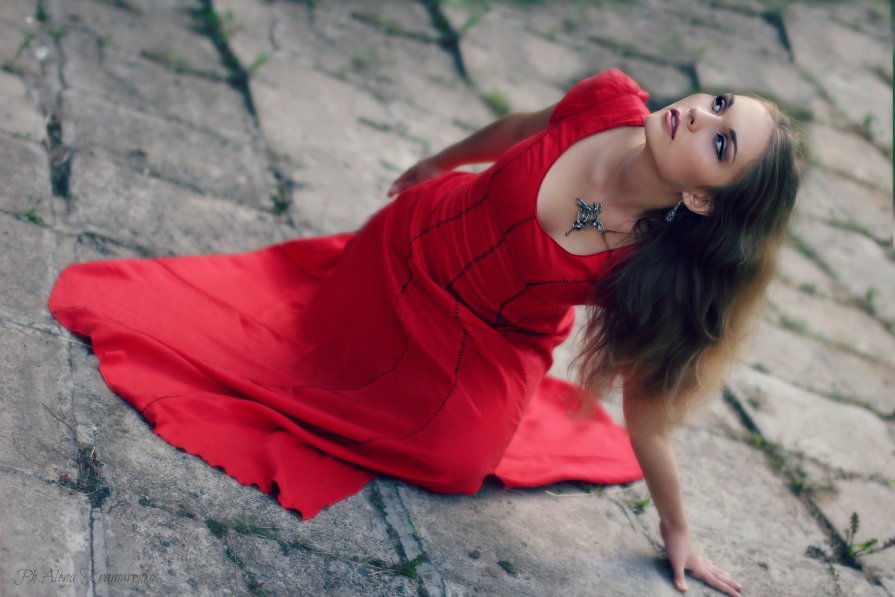 Angel in red - Alena Kramarenko
