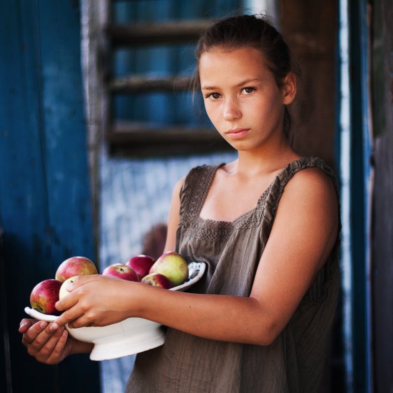Евгений Матвеев - Портрет Риты с яблоками - Фотоконкурс Epson