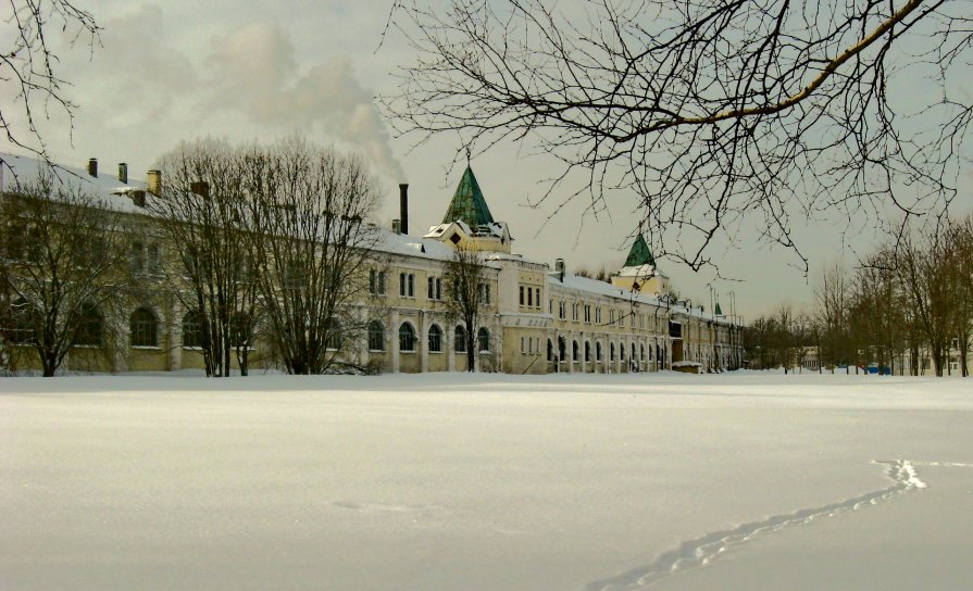 Здание бывших казачьих казарм - Олег Попков