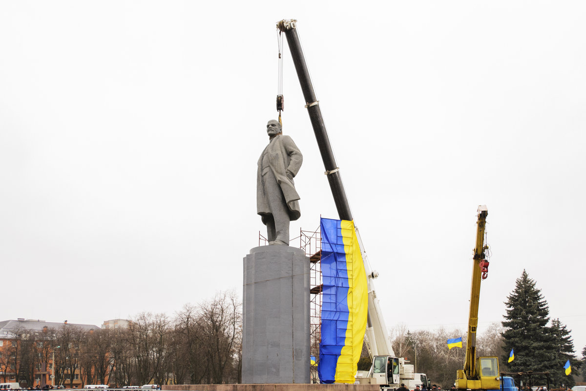 Демонтаж Ленина в Кременчуге - Богдан Петренко