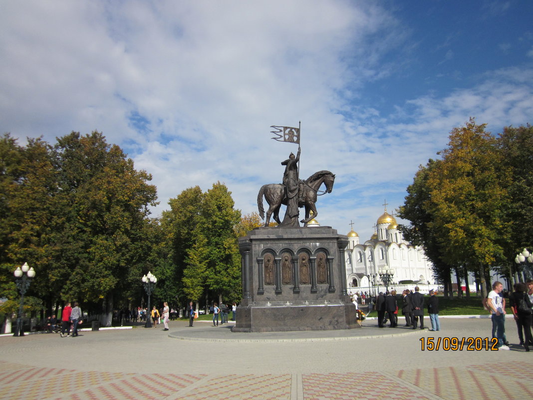 Успенский собор и Памятник святителям - Галина 