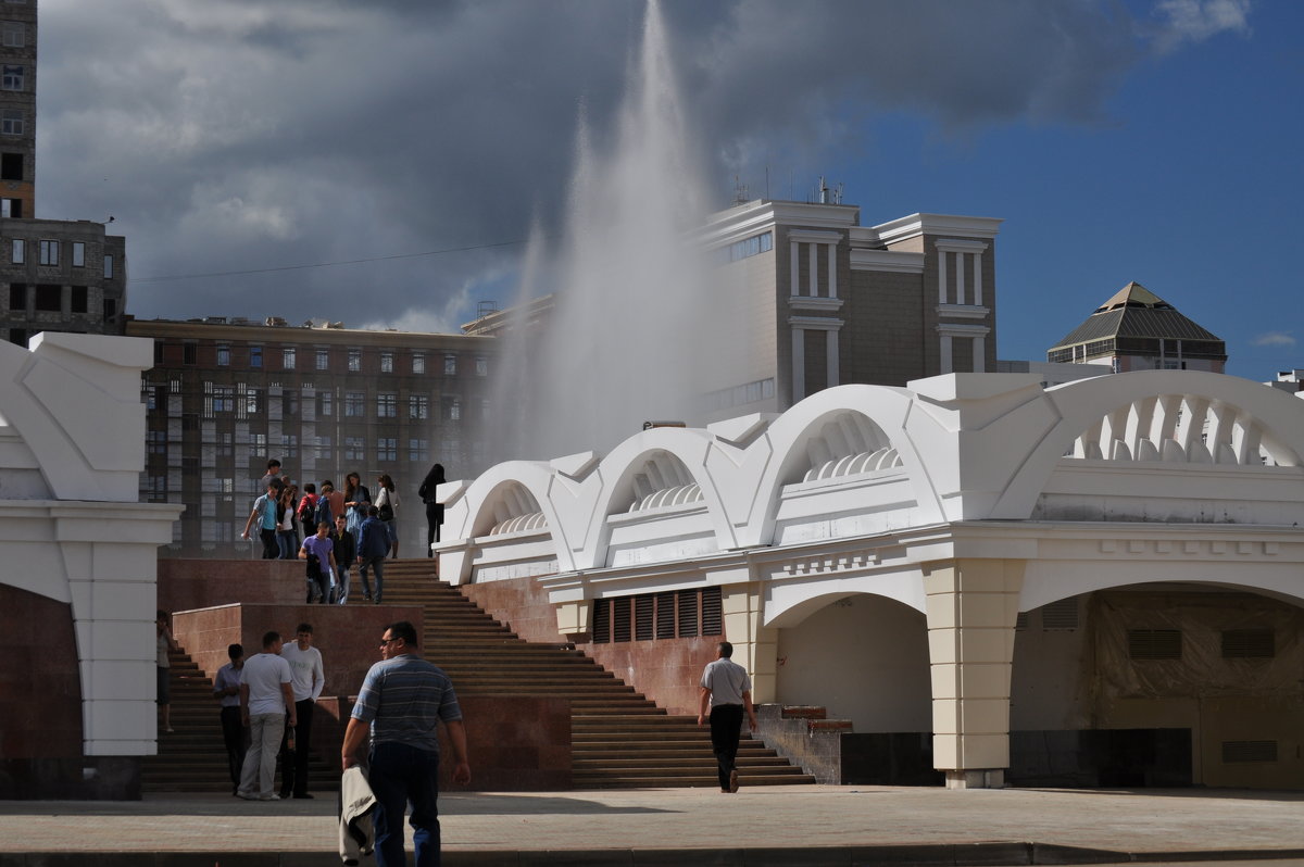 Площадь Тысячелетия - Лариса Ошкина