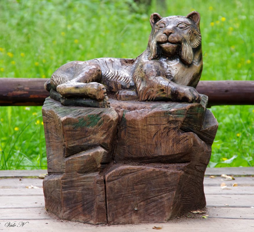 Деревянная скульптура в парке - Валерий Новиков