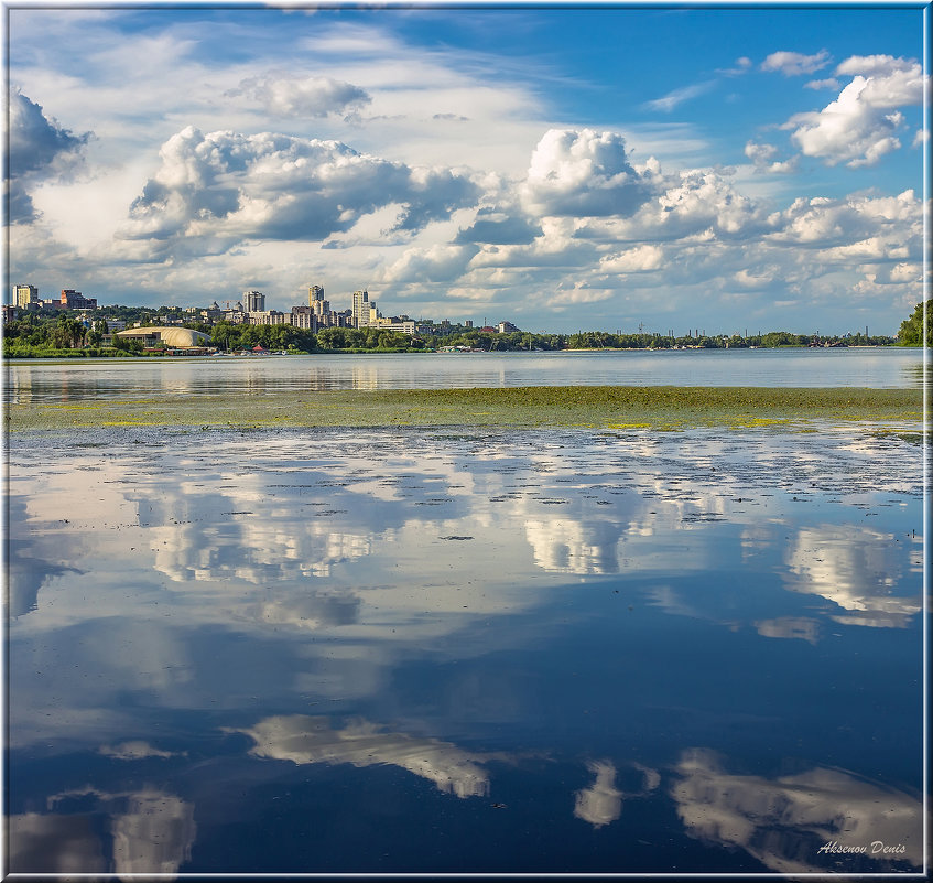 Река Днепр храм