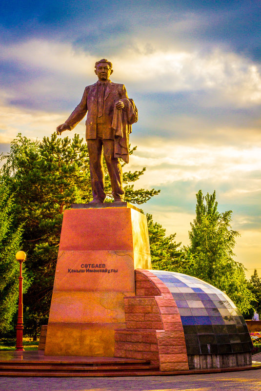 Памятник Сатпаеву - Даурен Ибагулов