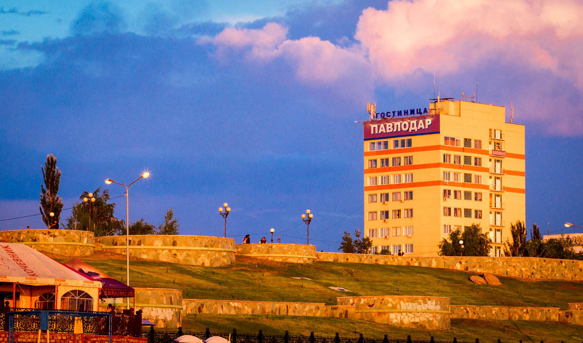 Вид на гостиницу Павлодар - Даурен Ибагулов