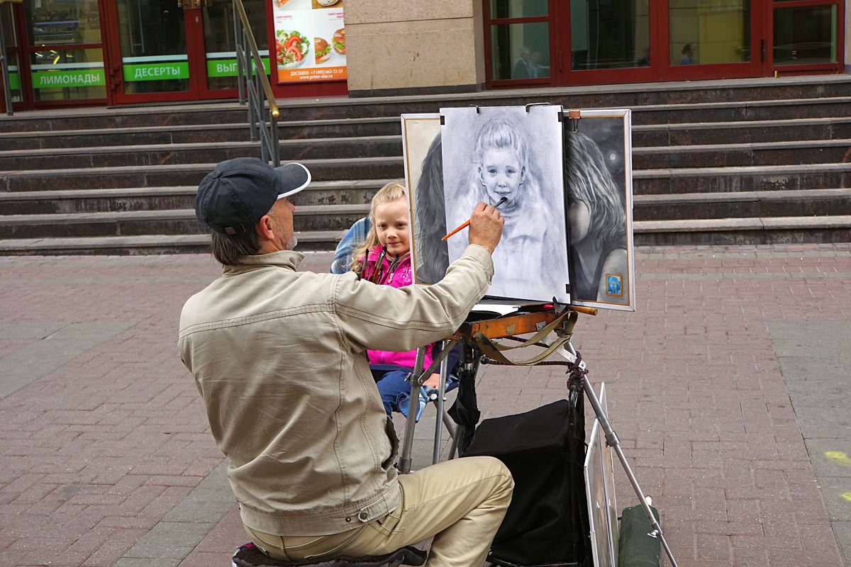 Художники на арбате рисуют