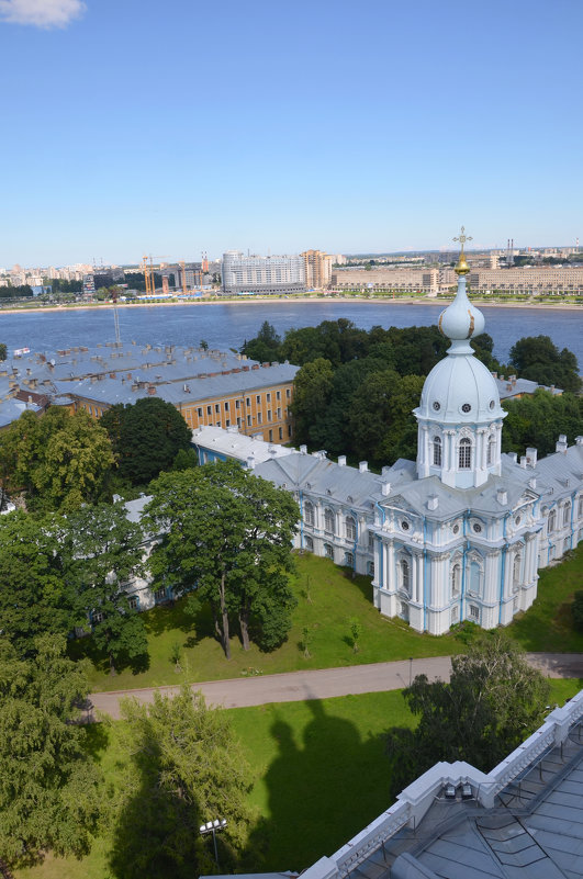 Смольный монастырь в Санкт Петербурге купола