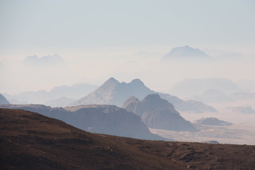 Утренний туман в горах Иордании - Василий Гущин