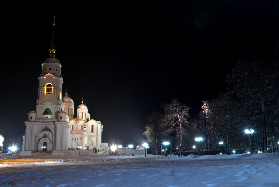 ночной вид на Успенский собор - Денис Шерышев