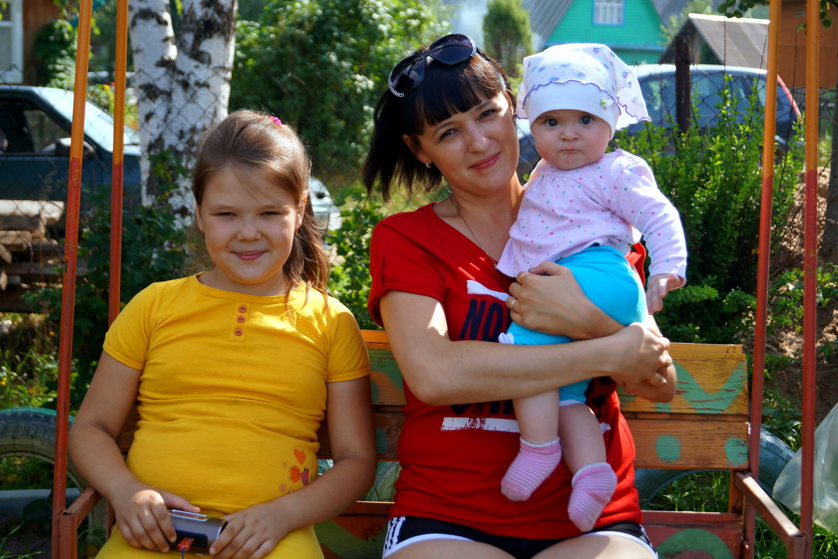 Мама с дочками... - Наталья Агеева