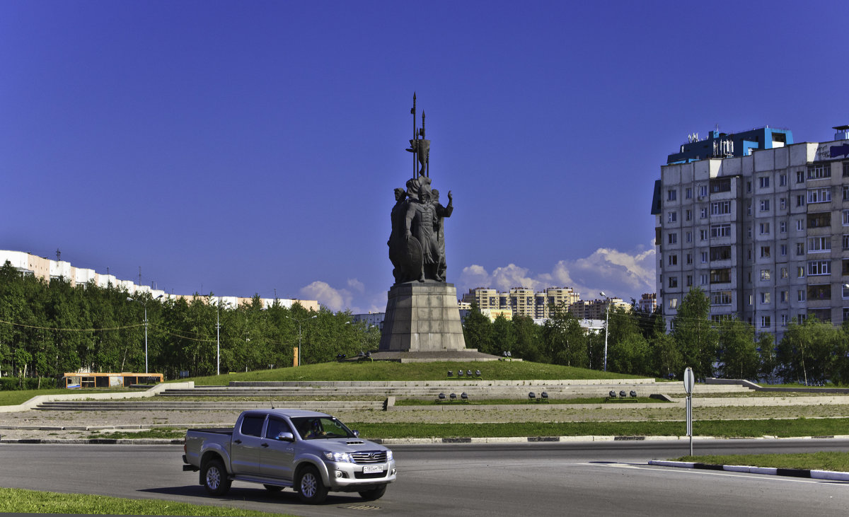 Памятник основателям Сургута - Николай 