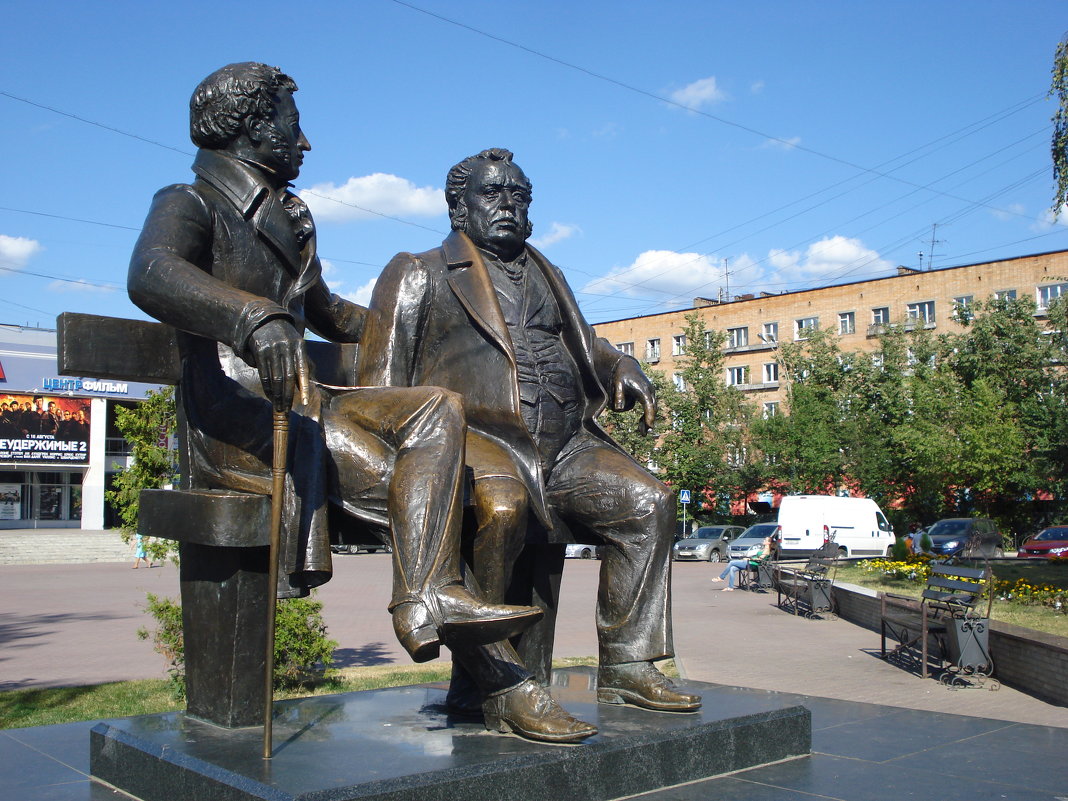 Памятник А.С Пушкину и И.А. Крылову на центральной площади в Пушкино - Елена 