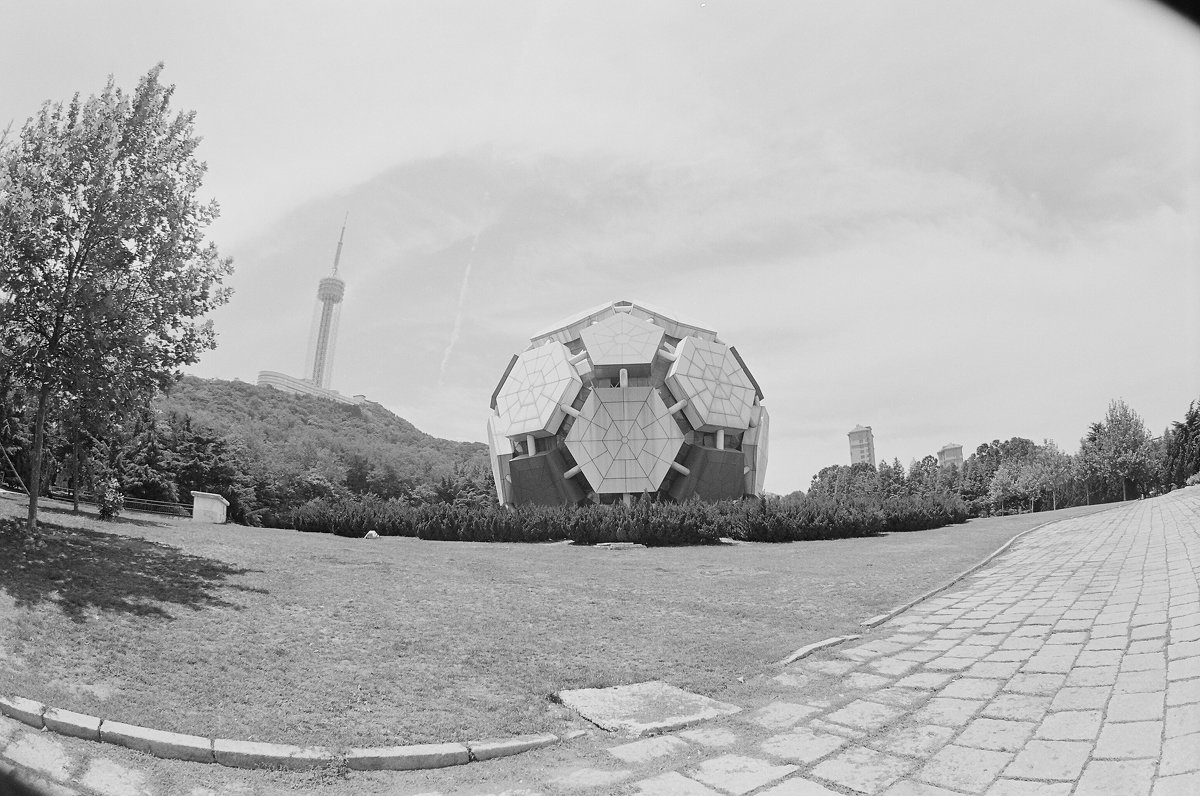Парк Труда в г. Далянь (огромный футбольный мяч - символ города) - Katrin Anchutina