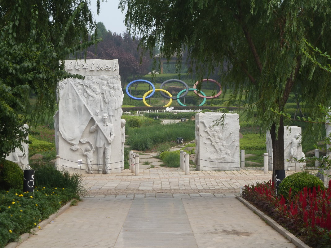 Барельеф, посвящённый сборной Китая Олимпийских игр в Пекине в 2008 г. - Галина Минчук