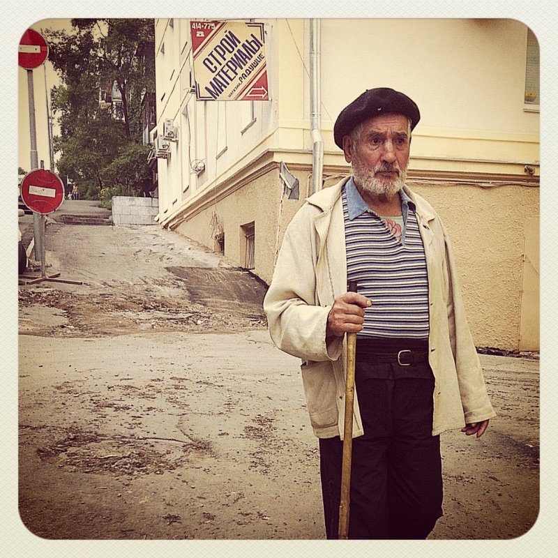 Старик на улице - Sofia Rakitskaia
