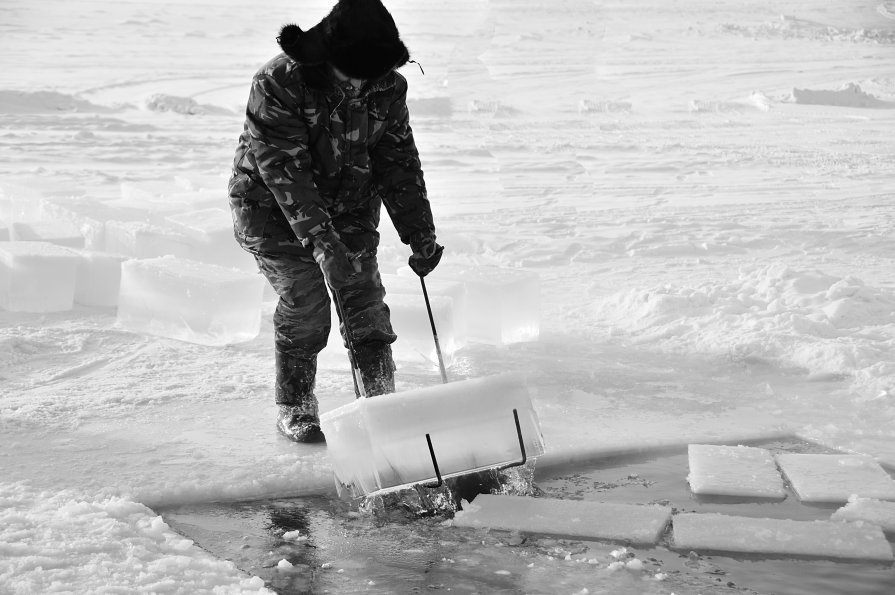 Добыча льда на озере - Сергей Берг