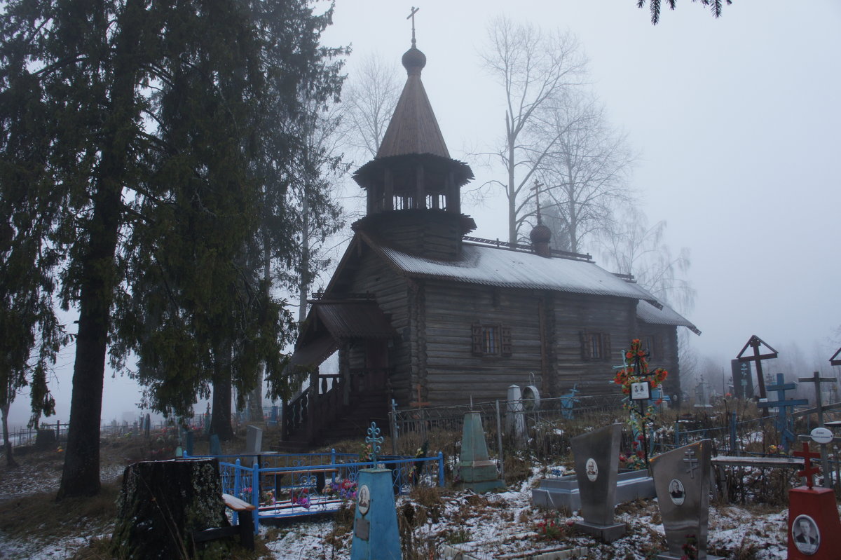 Деревянная Афанасьевская церковь нач 19 в. стоит на кладбище, к югу от с. Посад - Елена Павлова (Смолова)