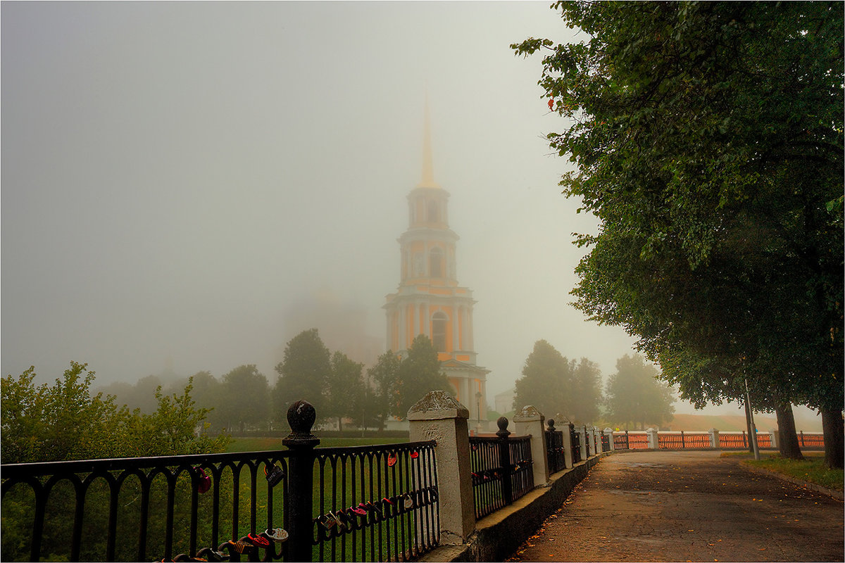 Туманное утро в Рязанском Кремле - Nikita Volkov