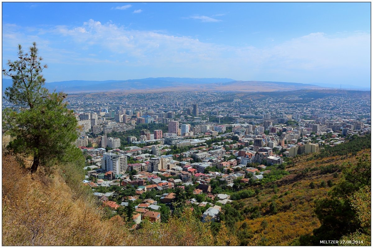вид на Тбилиси со Святой горы (Мтацминда) - meltzer 