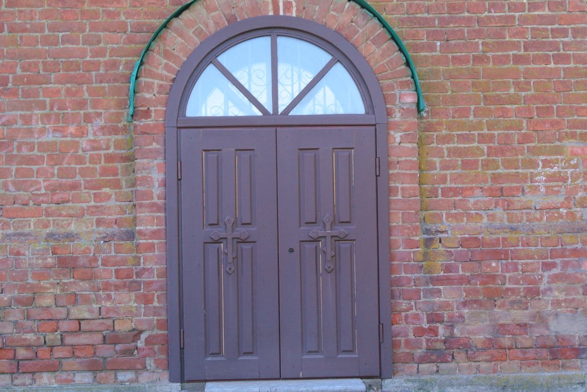 Старинная дверь монастыря. - Томчик Подольская