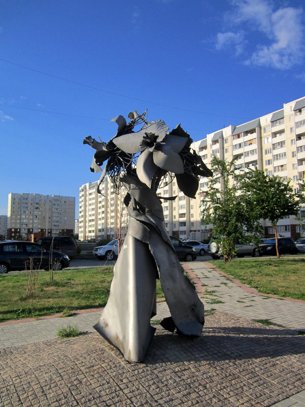 Скульптура на улице Татьяны Снежиной. - Мила Бовкун
