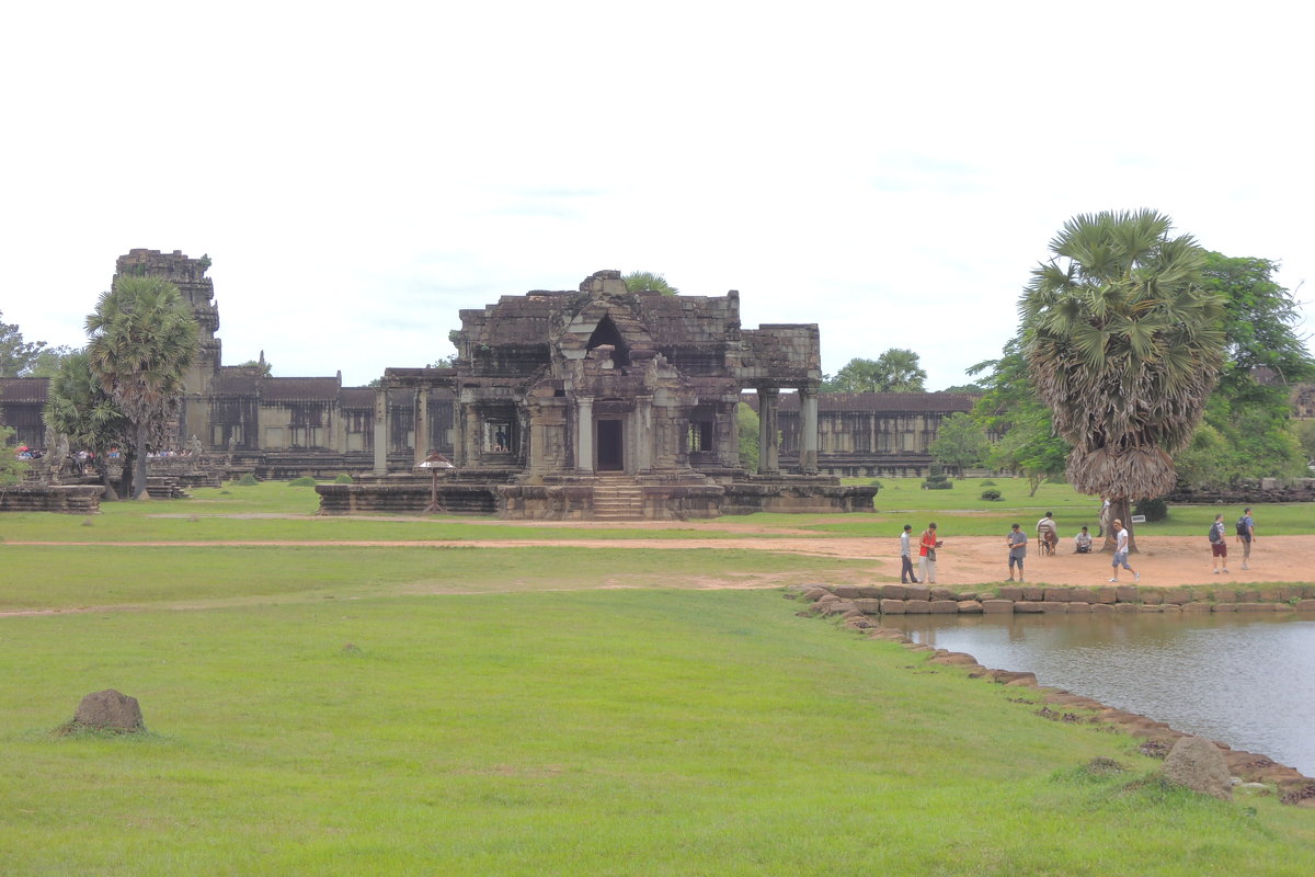 Храм Ангкор Ват. Небольшой храм на территории - Сергей Карцев