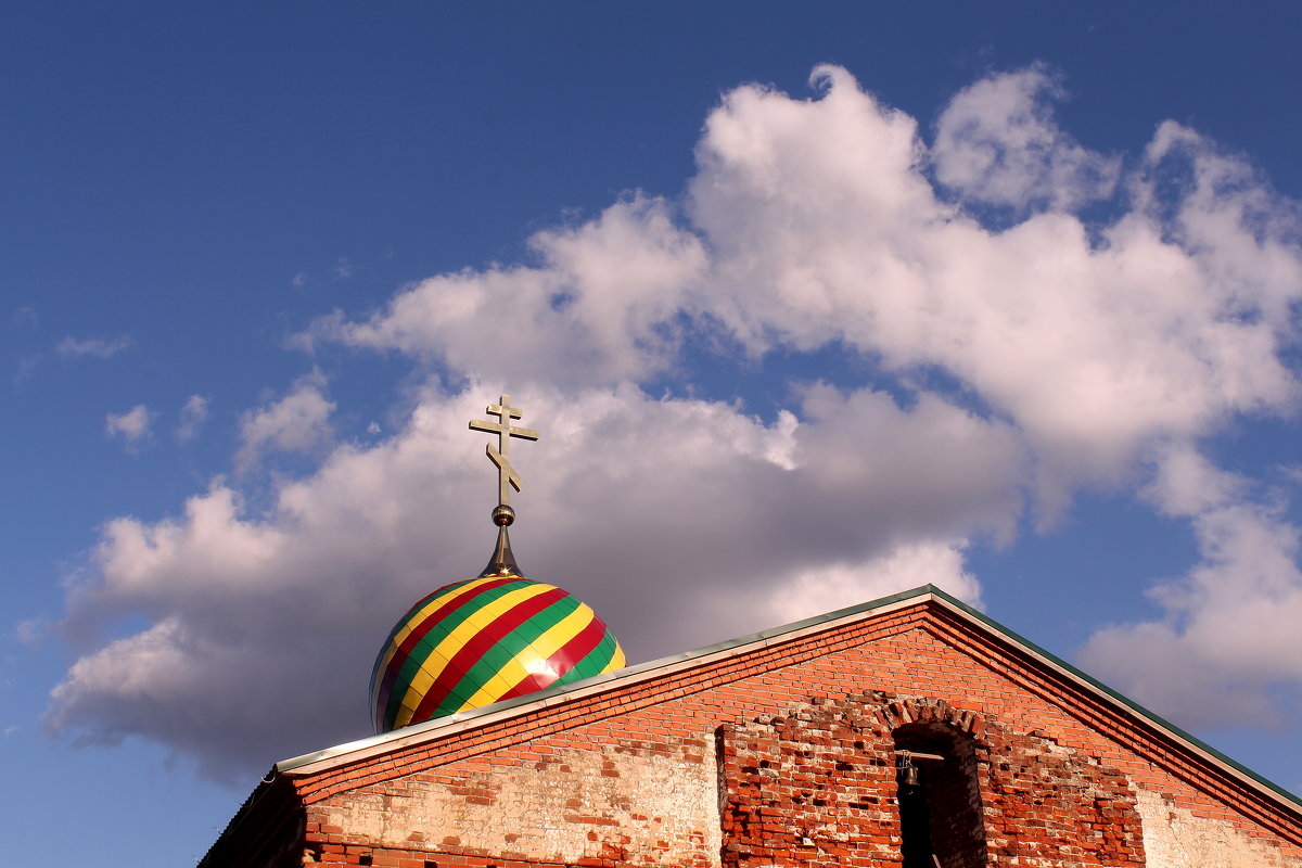 Плывут седые облака над куполами - Татьяна Ломтева