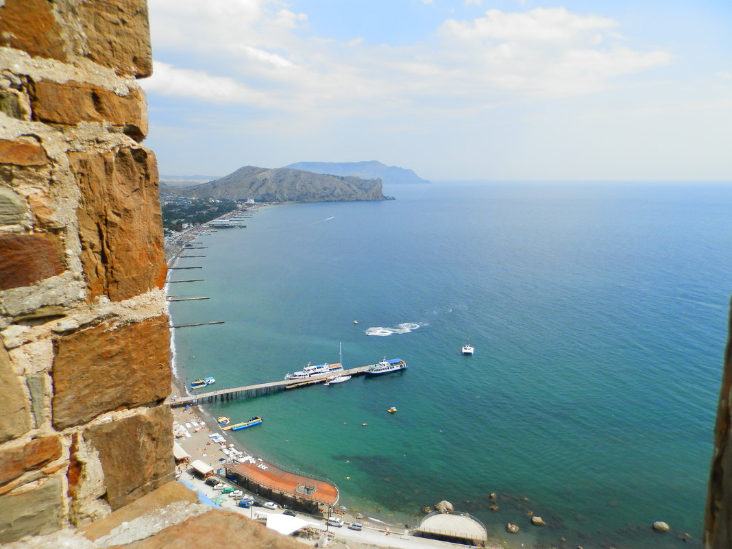 Вид из окна Генуэзской крепости - Ирина Лапина