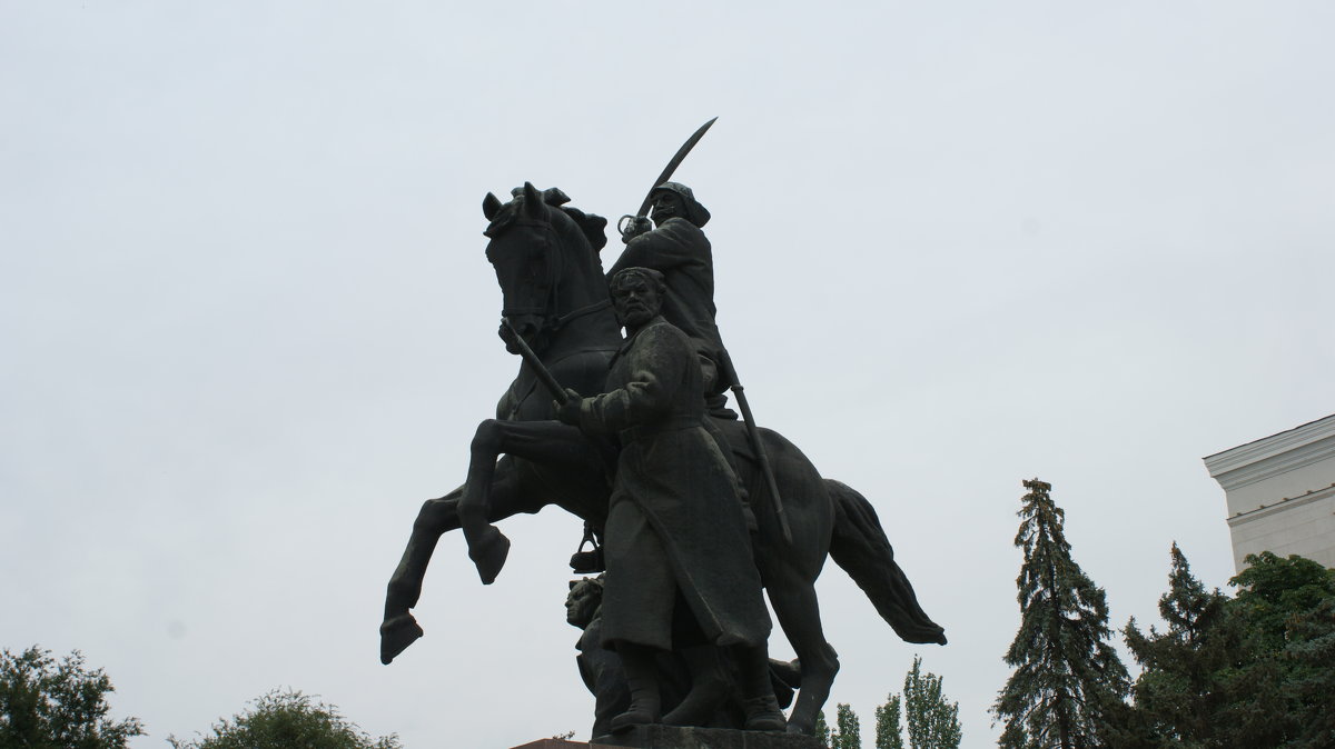 Памятник - Александр Татаринов
