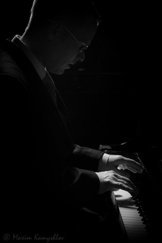 Пианист - Максим Камышлов