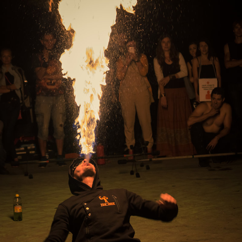 fire show - Yuriy Puzhalin