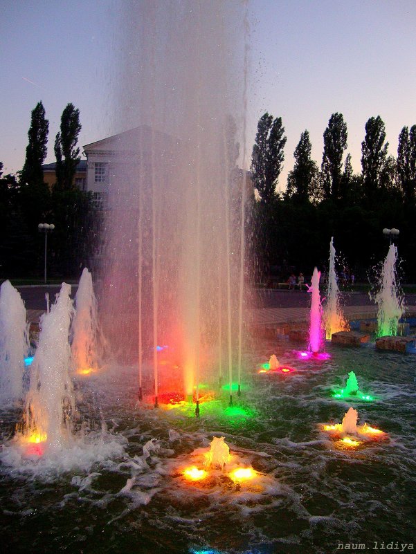 Яркость красок поющего фонтана - Лидия (naum.lidiya)