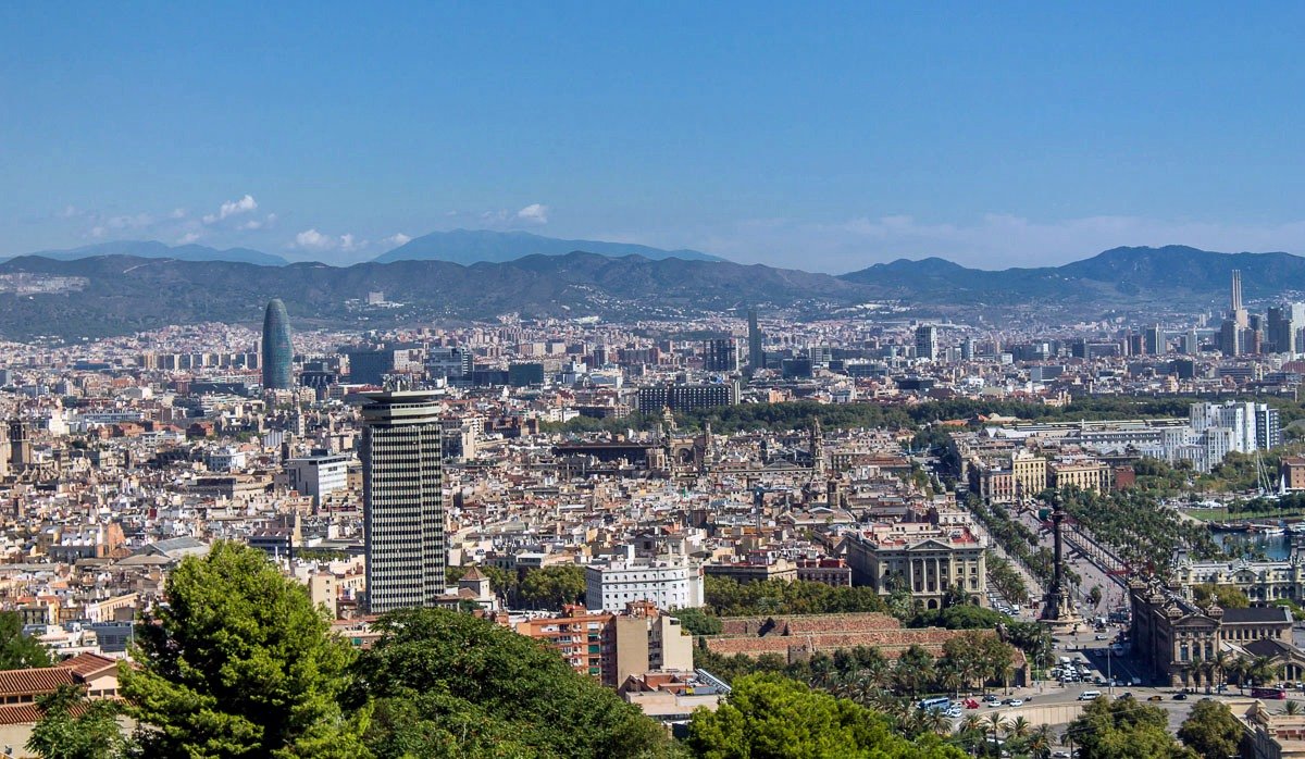 Вид на Барселону с горы Монтжуик. - Надежда 