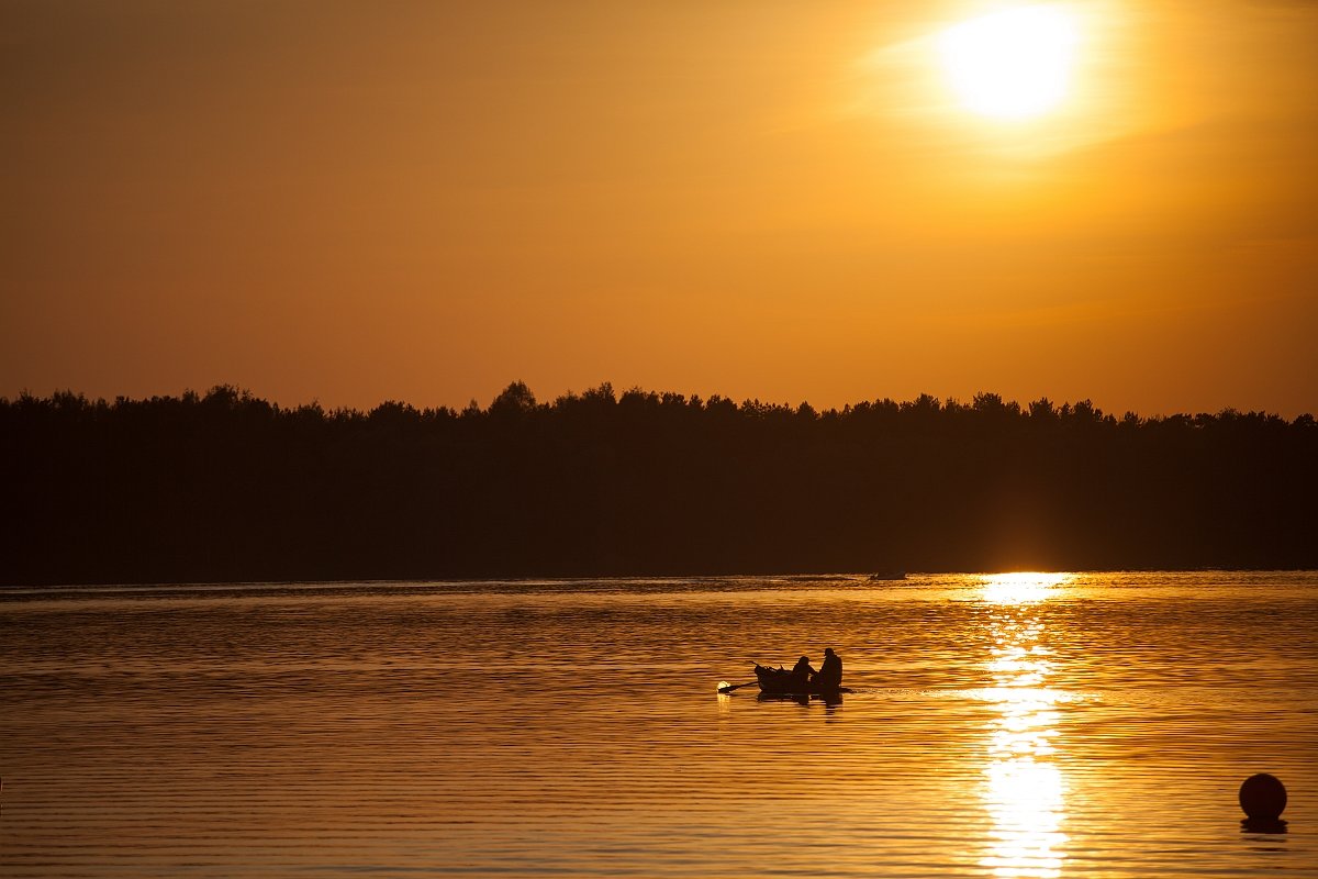 Boat on the lake - Дмитрий Митев