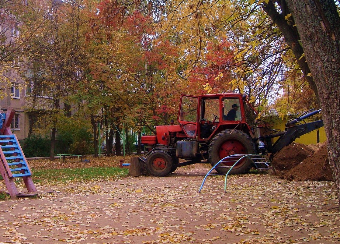 осенний трактор - Галина Флора