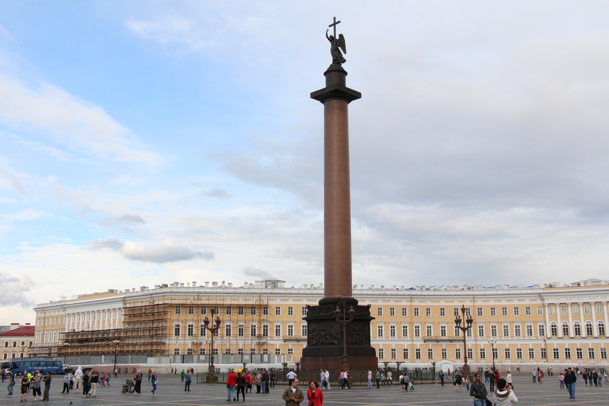 Александрийский столп на Дворцовой площади в  СПБ - Евгений 