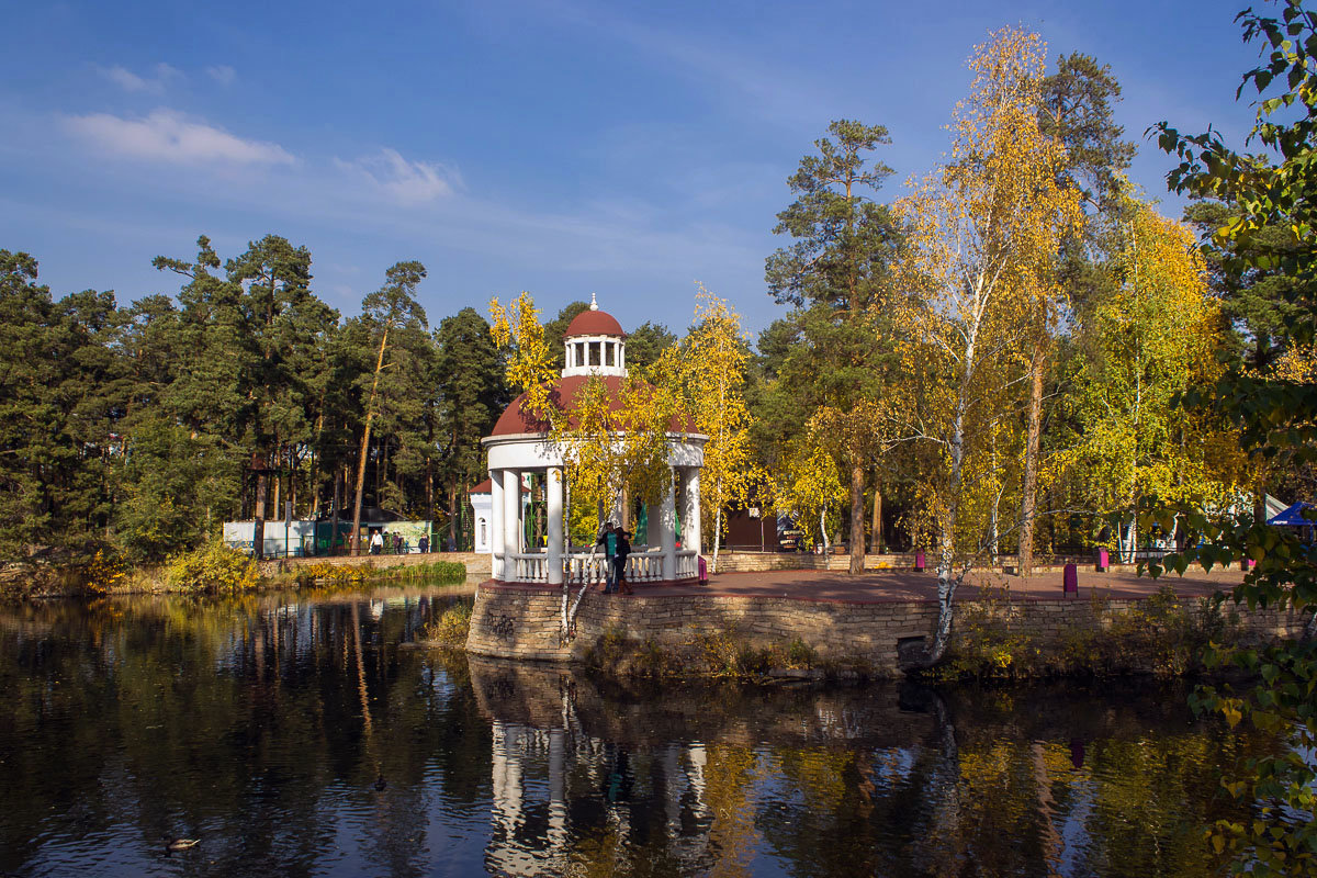 В городском парке осенним вечером. - Надежда 