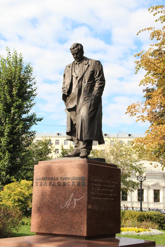 ТВАРДОВСКИЙ - Лариса Корженевская