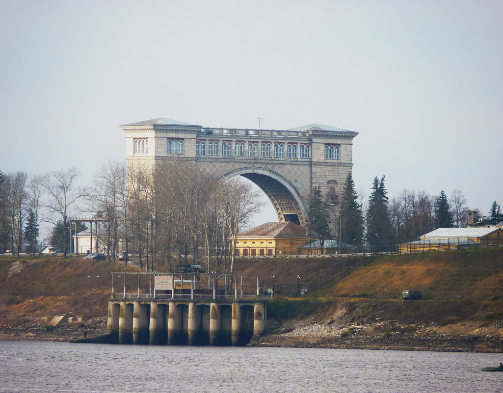 Шлюзовый канал Углической  ГЭС. Снимок  сделан  с  территории кремля - Galina Leskova