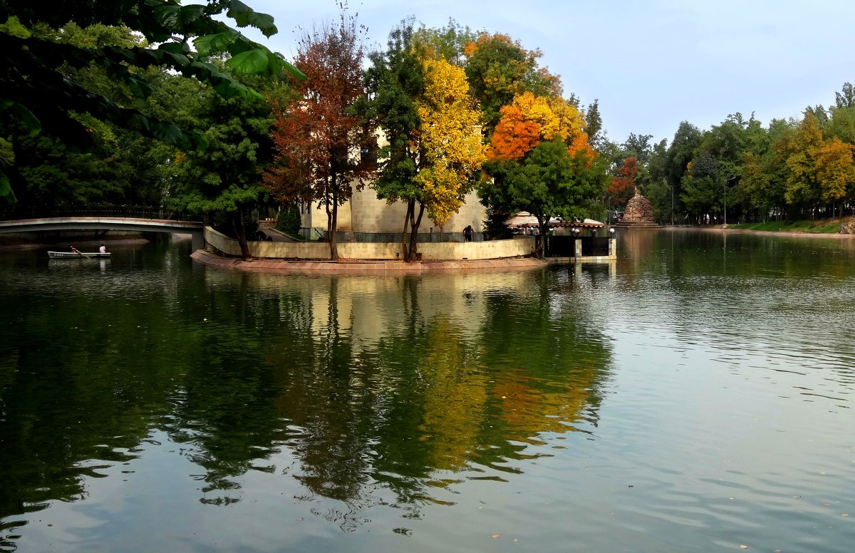 Осень в городском парке - LORRA ***