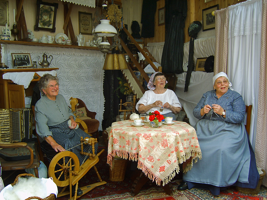 Три девицы под окном 2 - Лара Leila