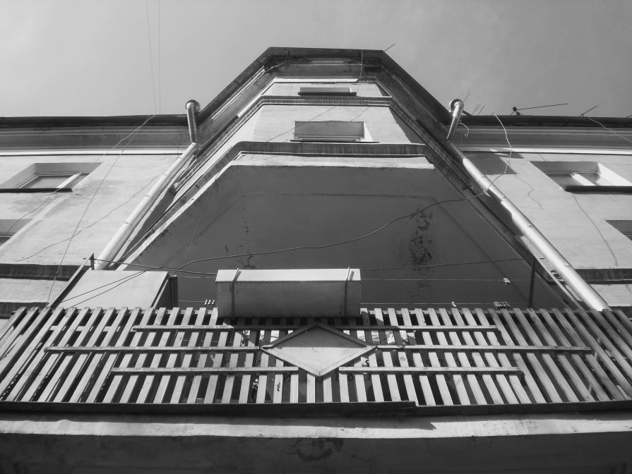 балконы, взгляд вверх - Зоя Яковлева