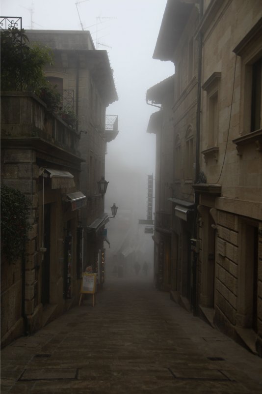 Туманные улицы Сан-Марино, Италия - Vika Chistilina