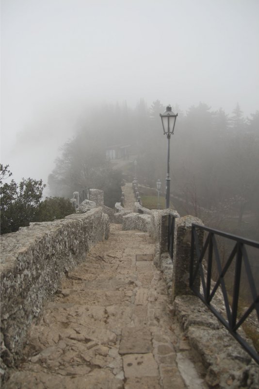 Туманные улицы Сан-Марино, Италия - Vika Chistilina