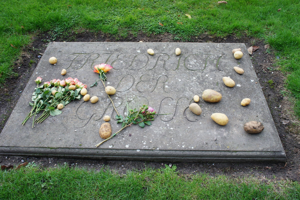 Надгробная плита на могиле Фридриха II - Елена Павлова (Смолова)