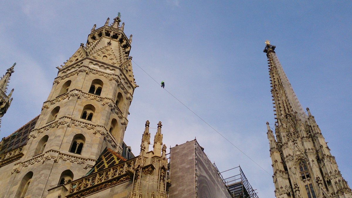 Канатоходец над Штефансдом (Stephansdom) в Вене - Elena Danek