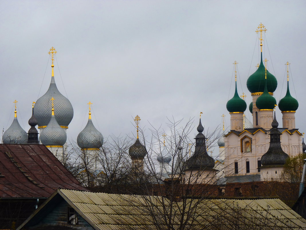 Ростов Великий.. кремль... здесь церкви к небу устремили купола. - Galina Leskova