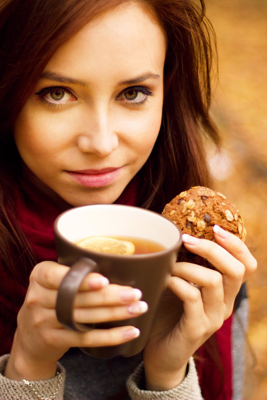 Young woman with cup of tea - Мирослава Струк